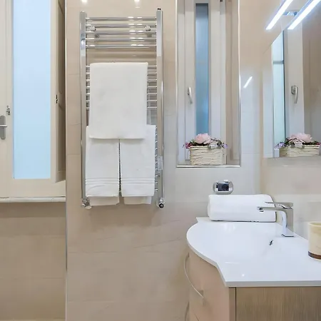 White House In - Via Nazionale Roma