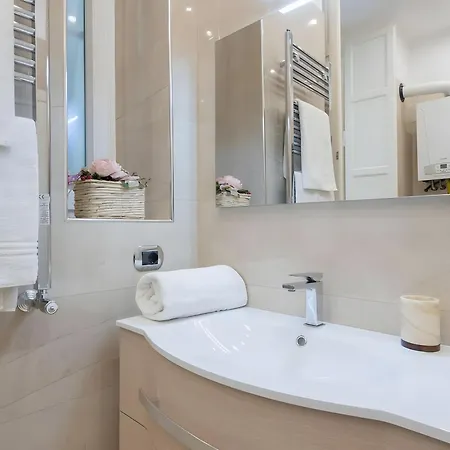 White House In - Via Nazionale Roma